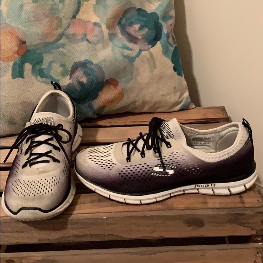 Skechers Stretch fit Memory Foam shoes size 7.5